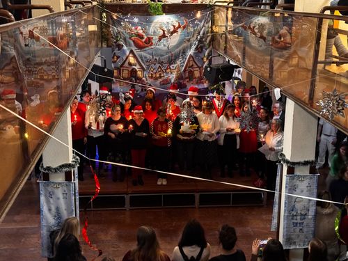 Kellemes ünnepeket kívánunk!